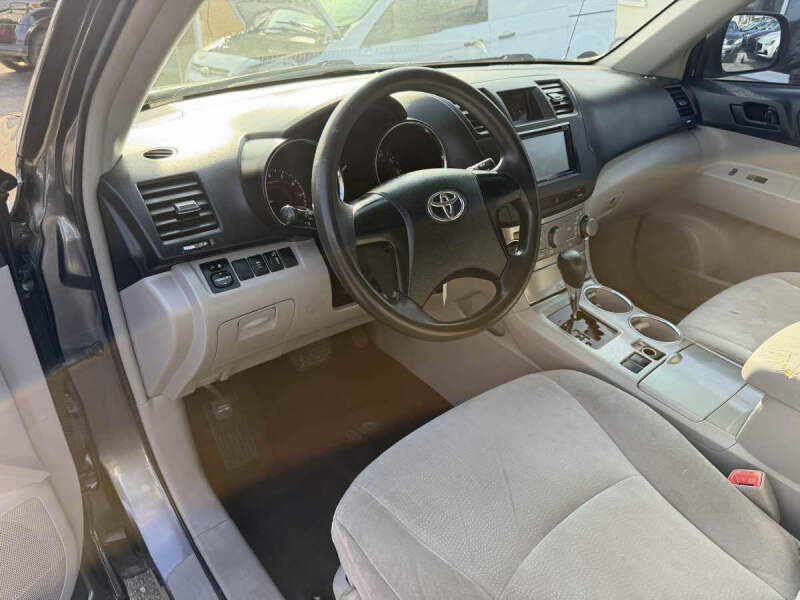 2011 Toyota Highlander SE