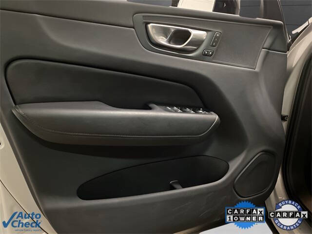 2025 Volvo XC60 B5 Plus Dark Theme