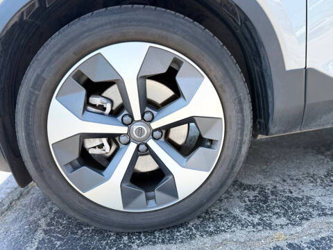 2023 Volvo XC40 B5 Plus Dark Theme