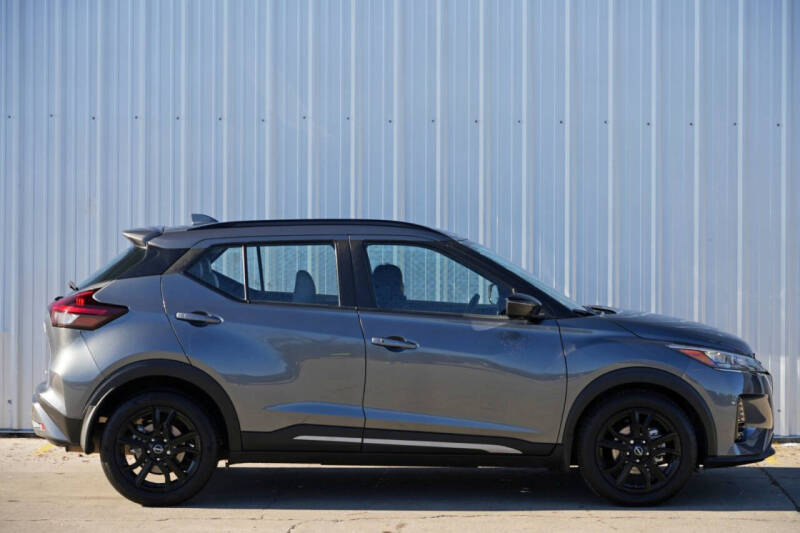 2023 Nissan Kicks SR