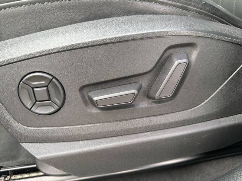 2021 Audi e-tron quattro Premium