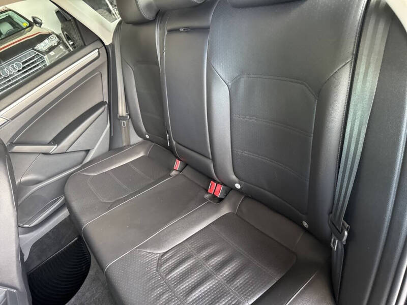 2018 Volkswagen Passat 2.0T R-Line