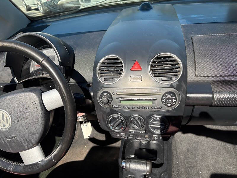 2009 Volkswagen New Beetle Convertible Blush Edition