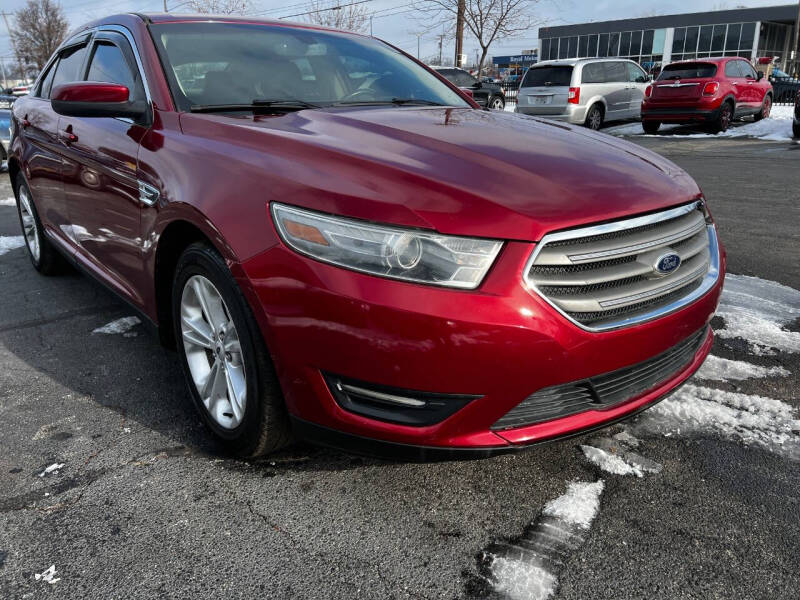 2014 Ford Taurus SEL's photo