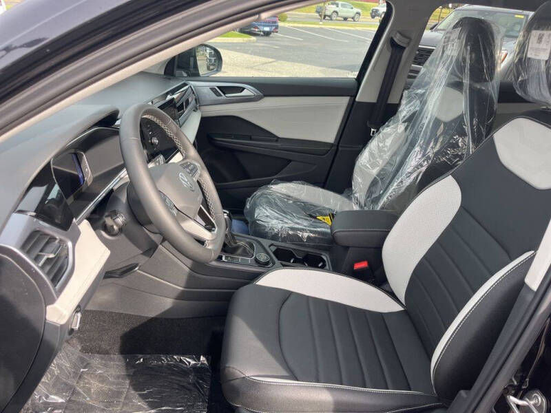 2025 Volkswagen Taos SEL 4Motion