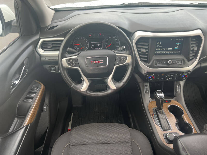 2017 GMC Acadia SLE-2