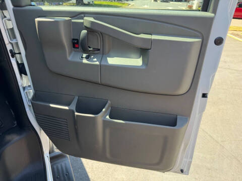 2025 Chevrolet Express LT 3500