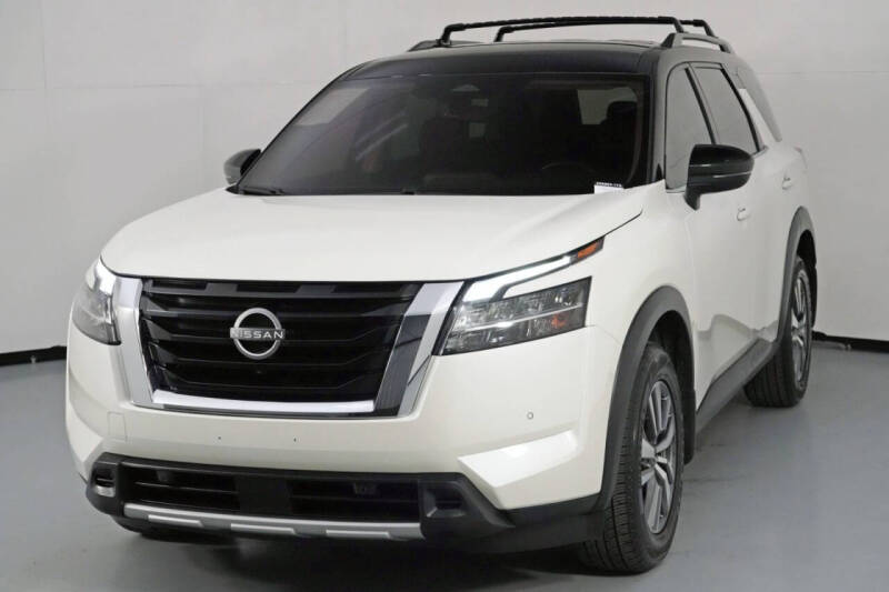 2023 Nissan Pathfinder SL