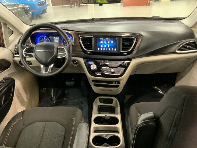 2020 Chrysler Voyager LX