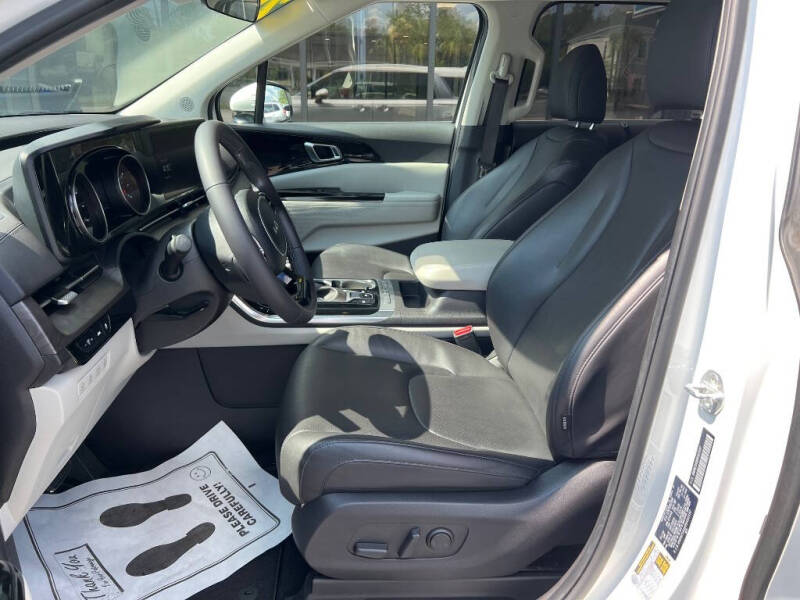2024 Kia Carnival EX