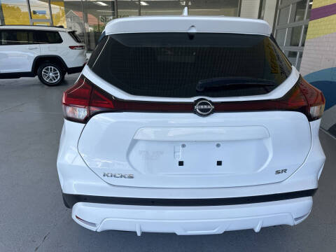 2023 Nissan Kicks SR