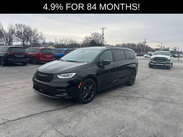 2026 Chrysler Pacifica Select