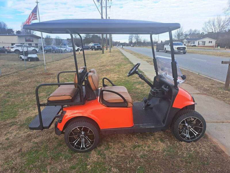 2019 E-Z-GO RXV