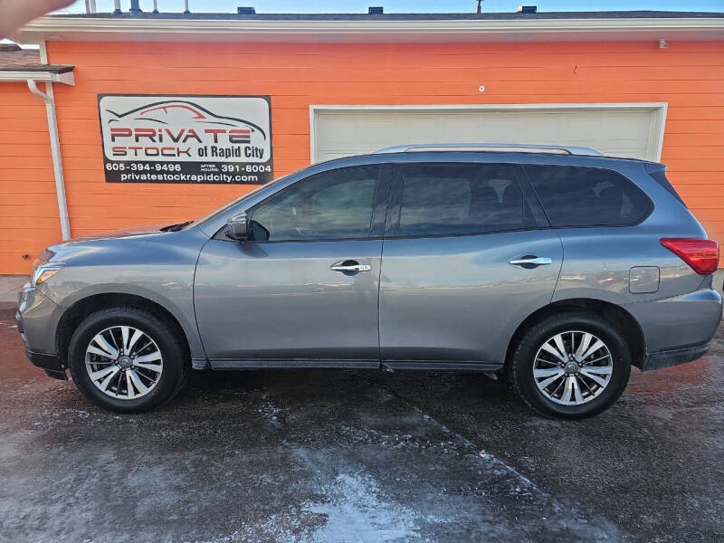 2020 Nissan Pathfinder SV's photo