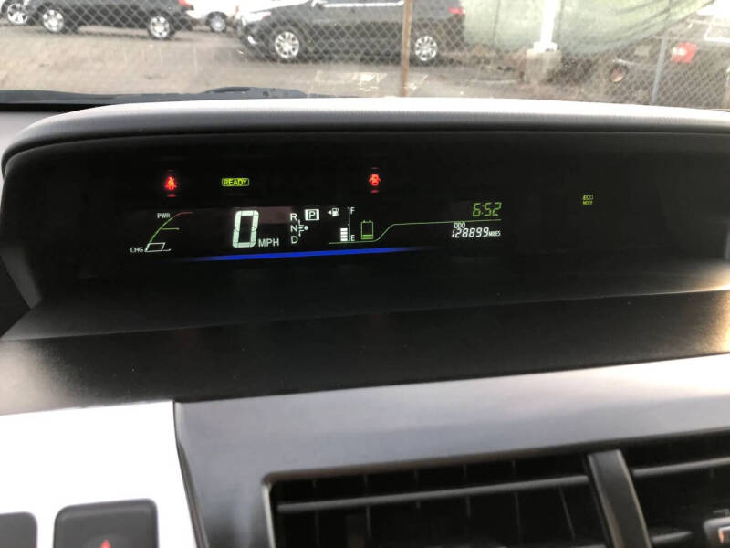 2013 Toyota Prius v Three