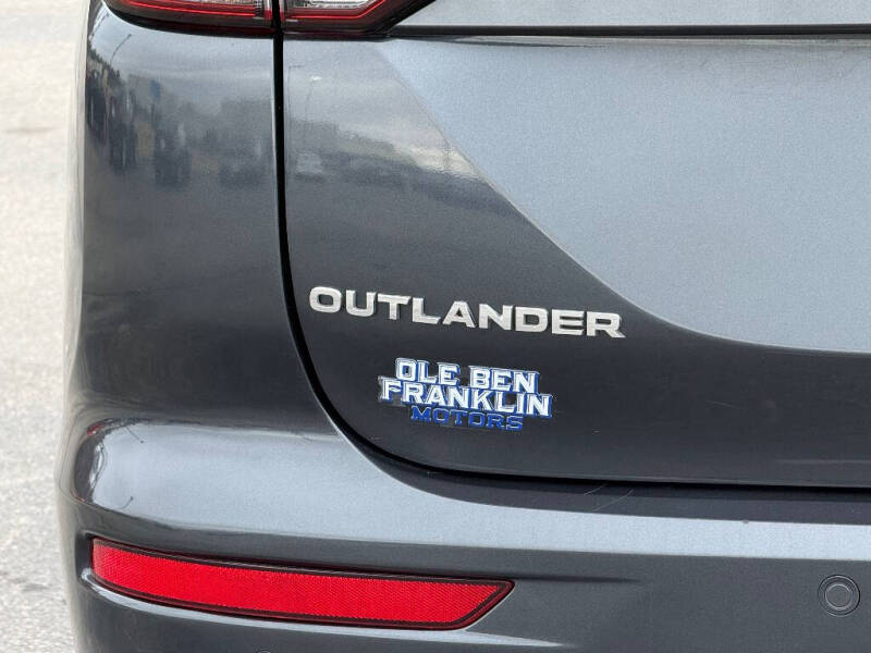 2024 Mitsubishi Outlander SE