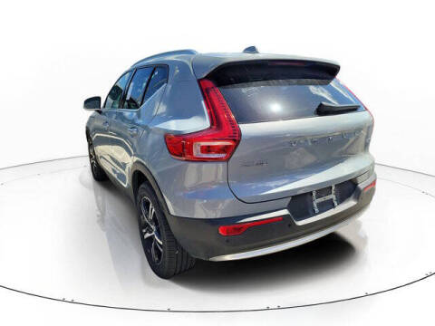 2025 Volvo XC40 B5 Core Bright Theme