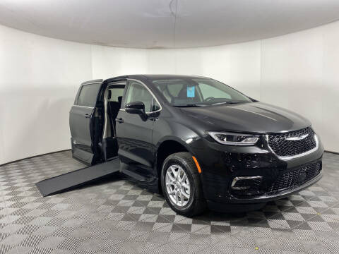 2023 Chrysler Pacifica for sale at AMS Vans in Tucker GA