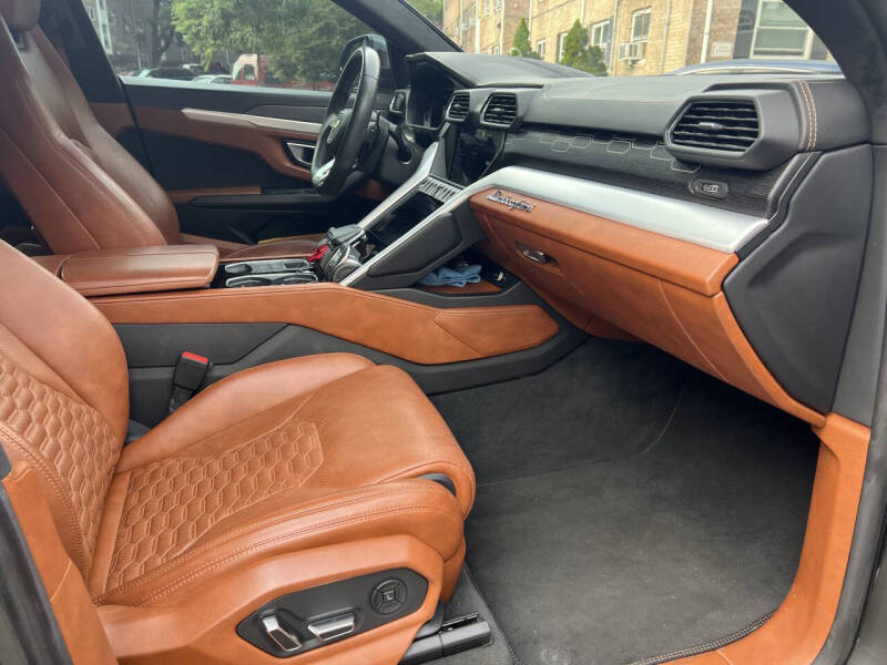 2019 Lamborghini Urus
