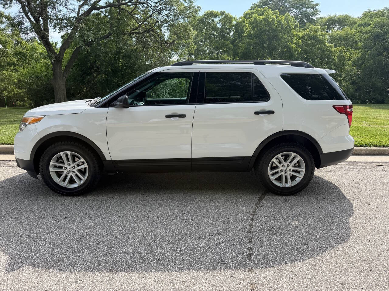 White 2015 Ford Explorer Base AWD Base 4dr SUV 2
