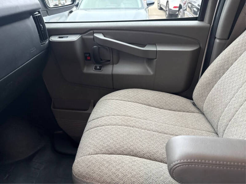 2022 Chevrolet Express 2500