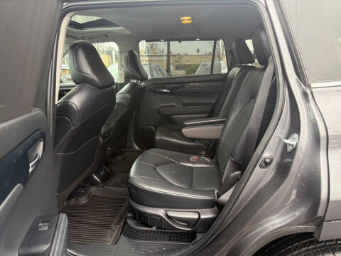 2022 Toyota Highlander Hybrid XLE