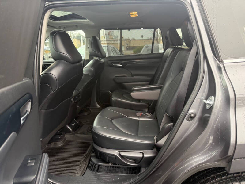 2022 Toyota Highlander Hybrid XLE