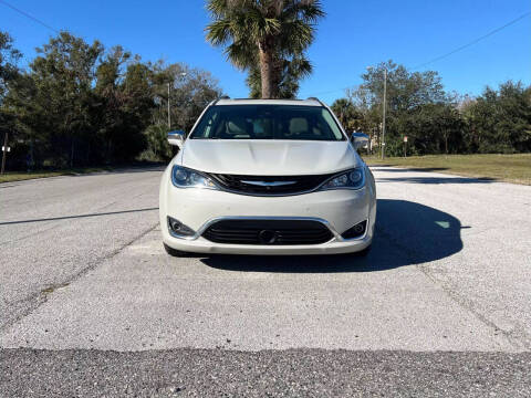 2017 Chrysler Pacifica Hybrid Platinum