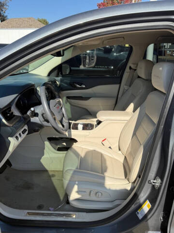 2022 GMC Acadia Denali