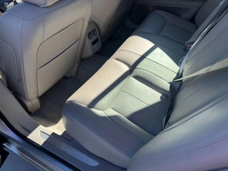 2011 Cadillac DTS Luxury Collection