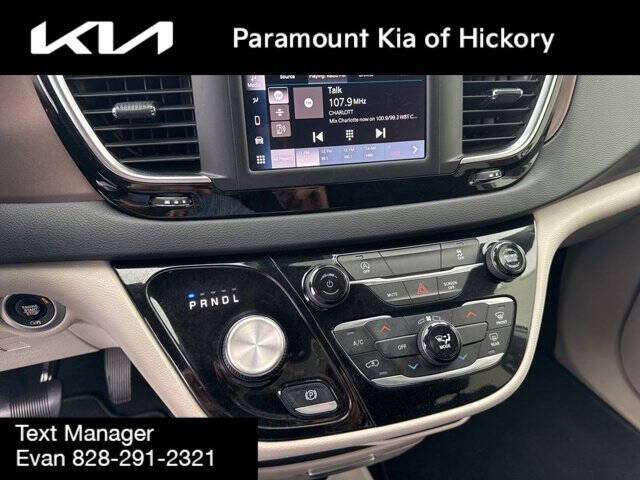 2023 Chrysler Voyager LX