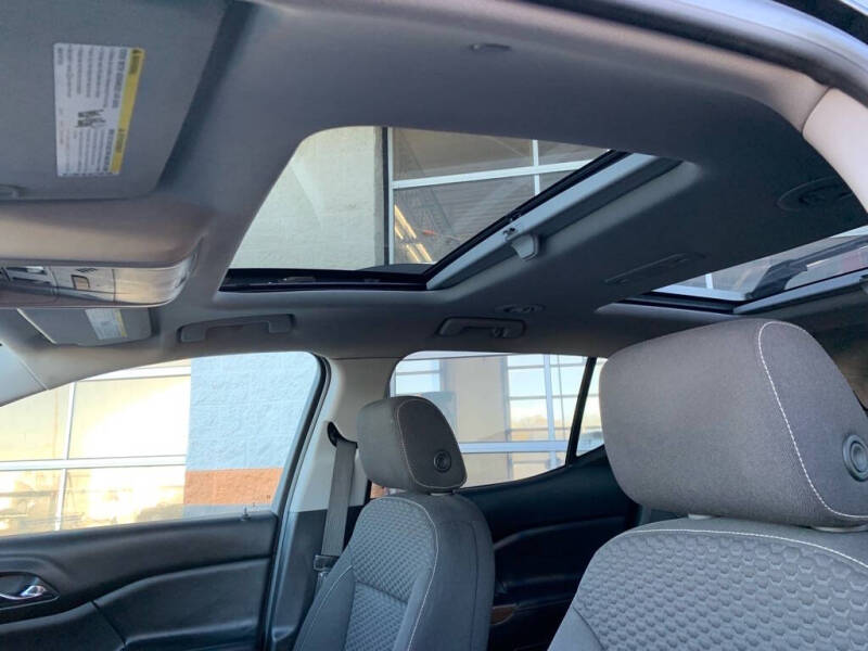 2017 GMC Acadia SLE-2