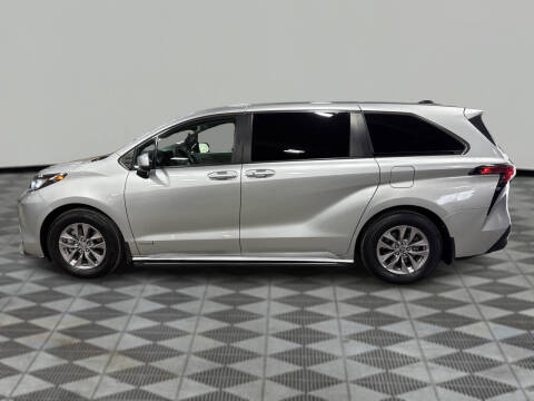 2021 Toyota Sienna LE 8-Passenger