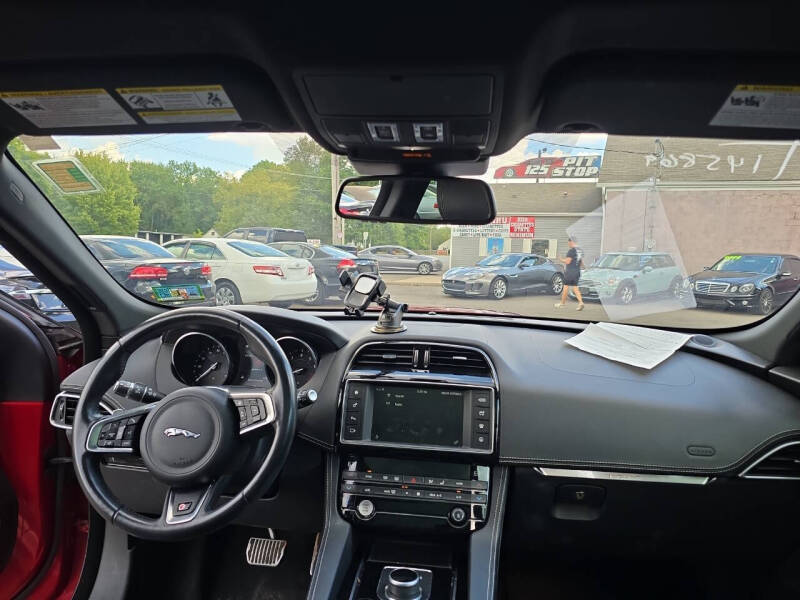 2018 Jaguar F-PACE S