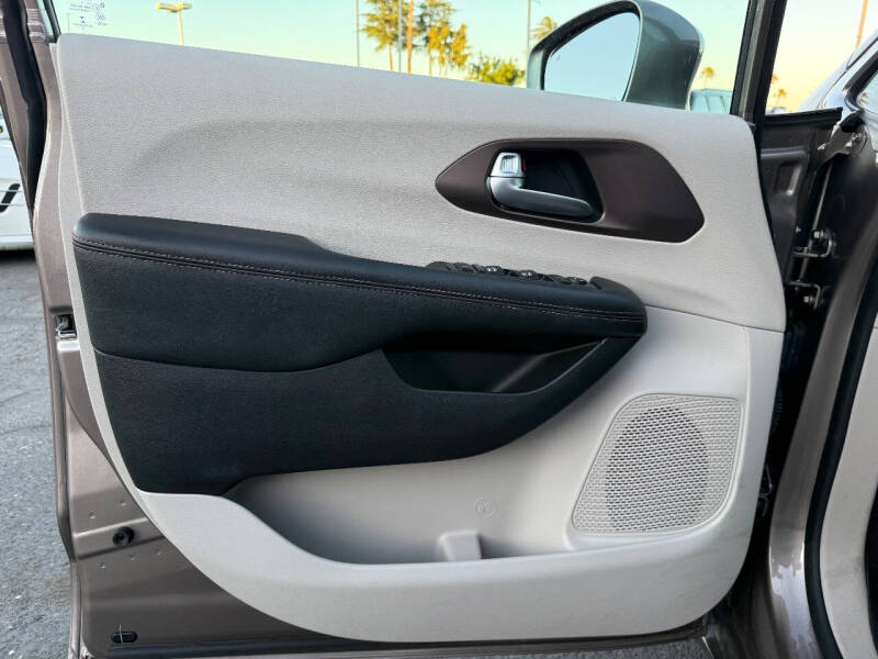 2017 Chrysler Pacifica Touring-L Plus