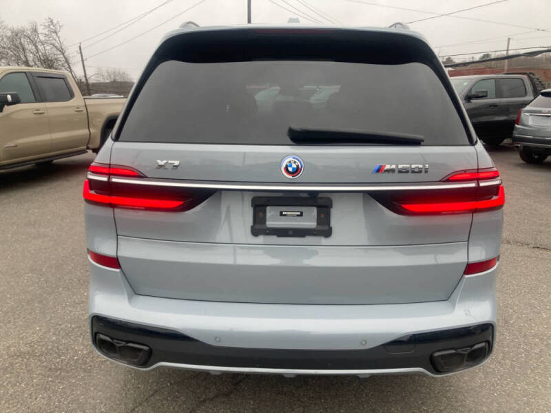 2023 BMW X7 M60i