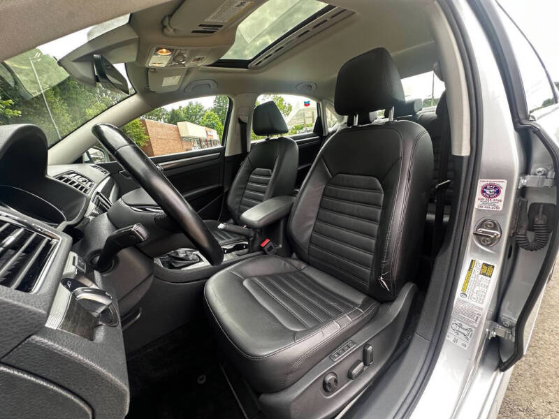 2017 Volkswagen Passat 1.8T SEL Premium