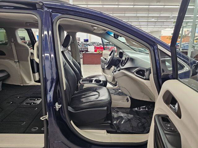 2017 Chrysler Pacifica Touring-L