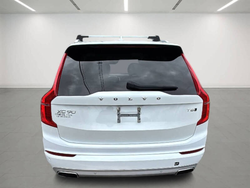 2020 Volvo XC90 T6 Momentum 6-Passenger