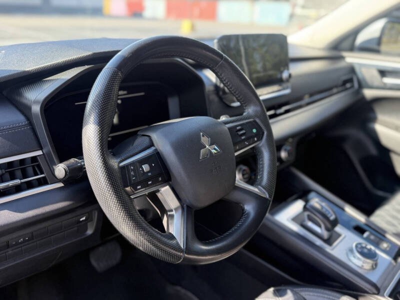 2023 Mitsubishi Outlander SEL