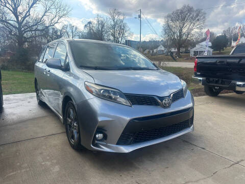 2018 Toyota Sienna SE 8-Passenger