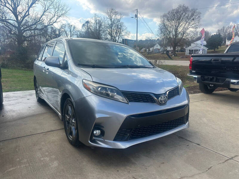 2018 Toyota Sienna SE 8-Passenger