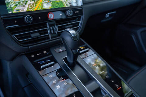 2025 Porsche Macan T