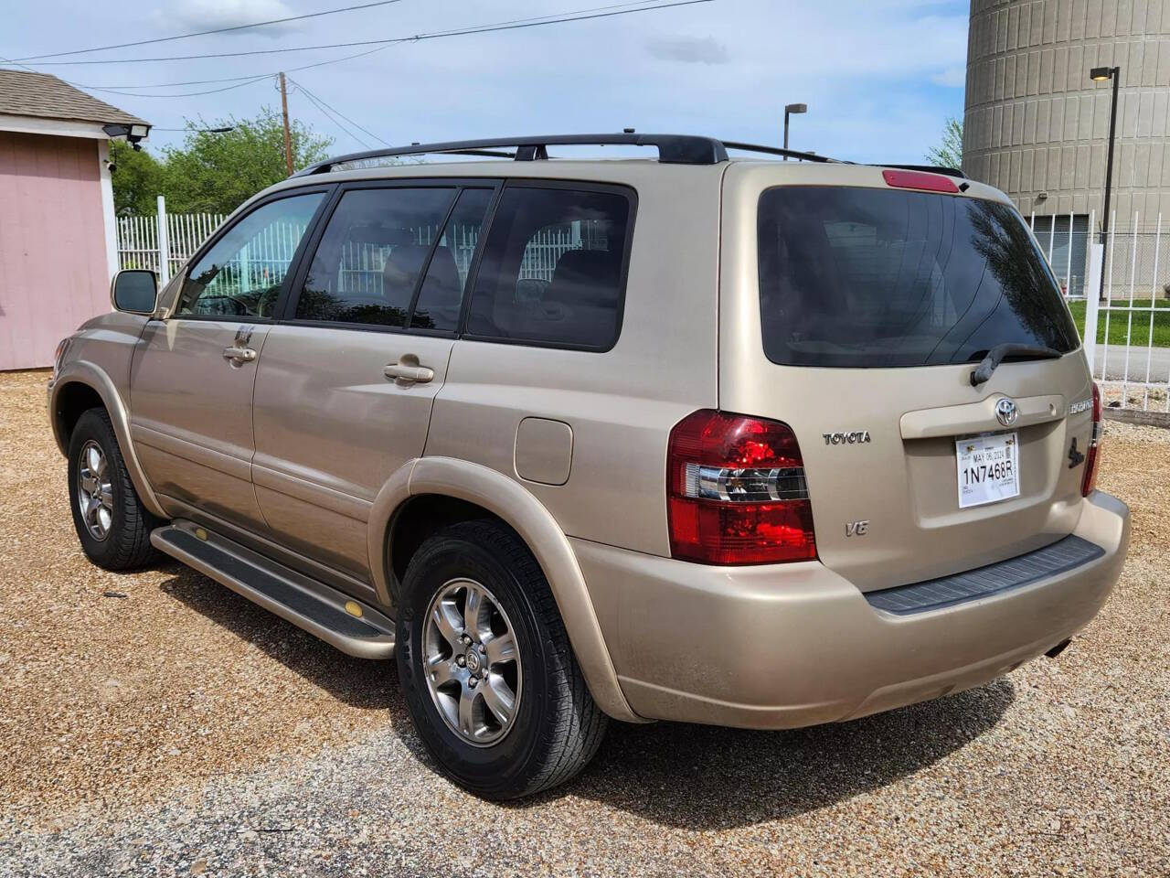 2005 Toyota Highlander for sale at AUTHE VENTURES AUTO in Red Oak, TX