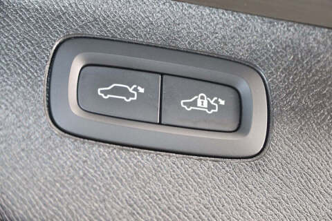 2025 Volvo XC90 B5 Plus Bright Theme