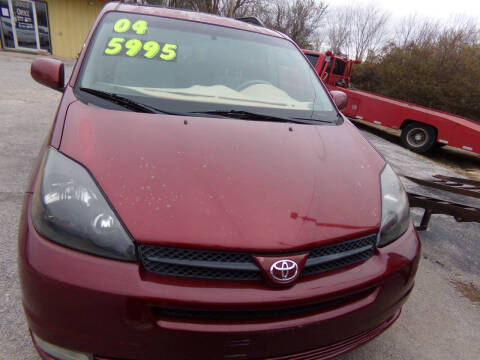 2004 Toyota Sienna for sale at Credit Cars of NWA in Bentonville AR