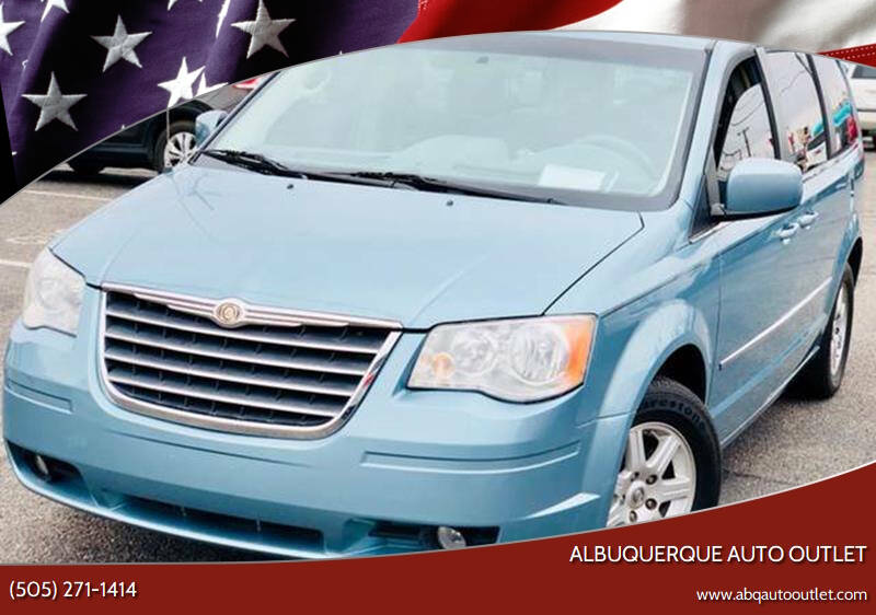 2010 Chrysler Town & Country Touring's photo