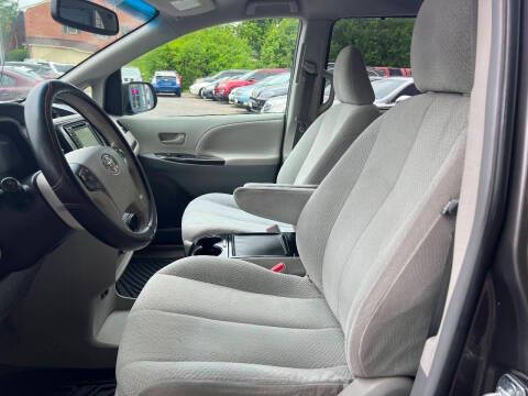 2012 Toyota Sienna LE 7-Passenger