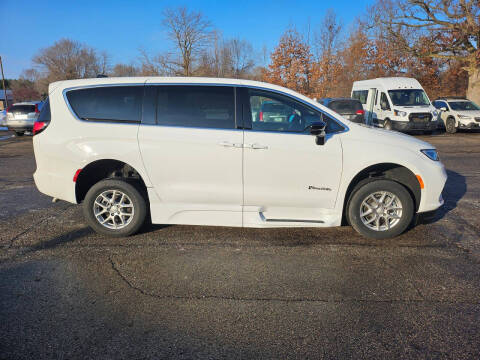 2025 Chrysler Pacifica Select