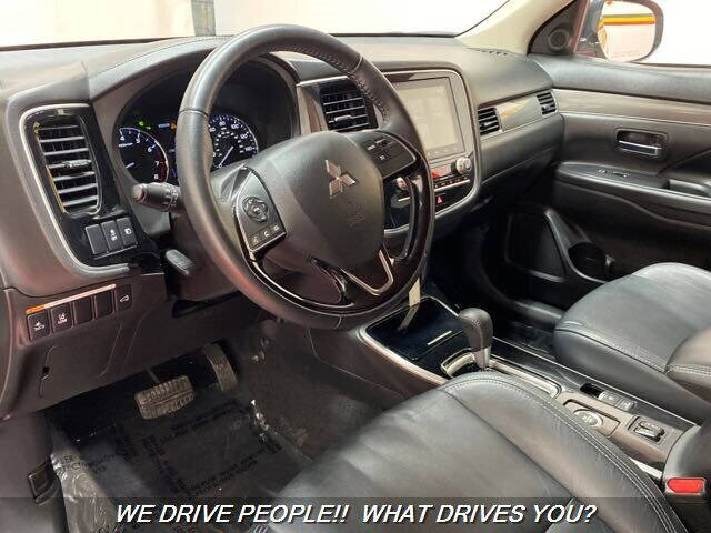 2020 Mitsubishi Outlander SE